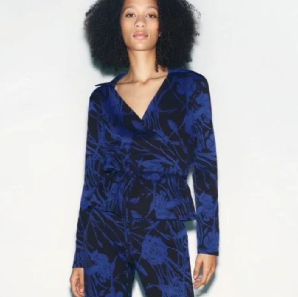 Zara Jacquared Blue Black Floral Printed Wrap Top Size Med